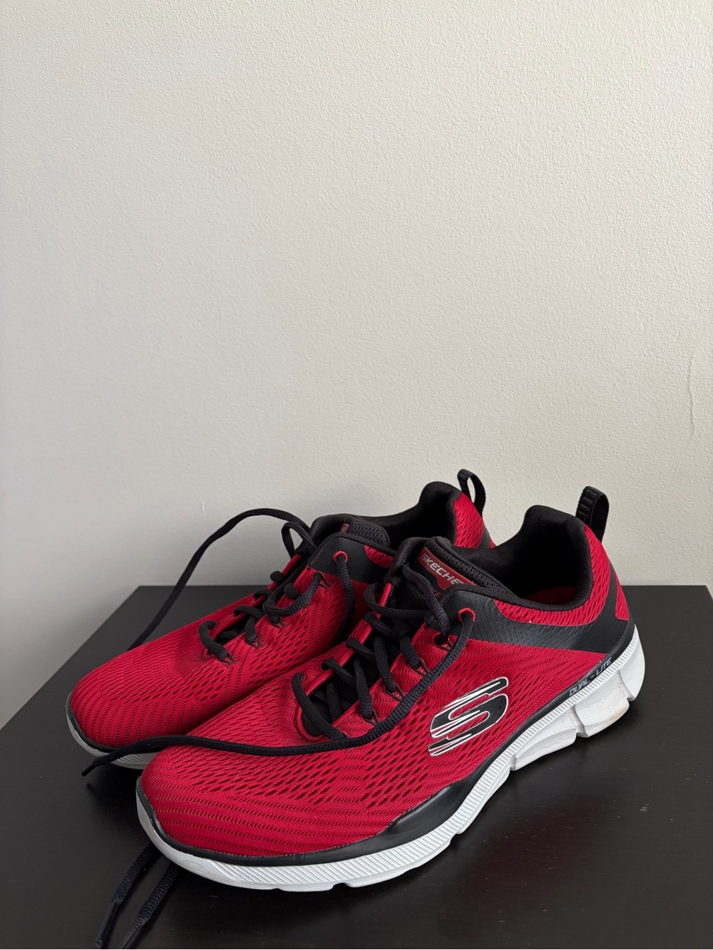 Skechers Relaxed Fit Men’s Red and Black Athletic Lace-Up Sneakers, Size 9.